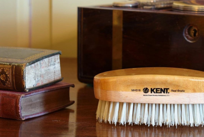Kent Brushes MHS18 Handmade Hairbrush